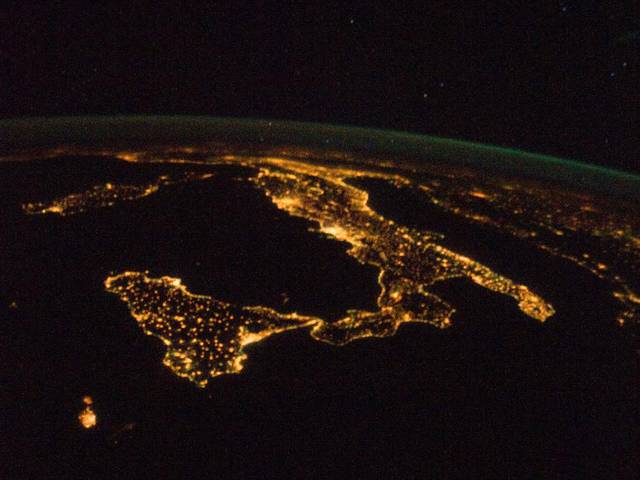 l-italia-vista-dallo-spazio